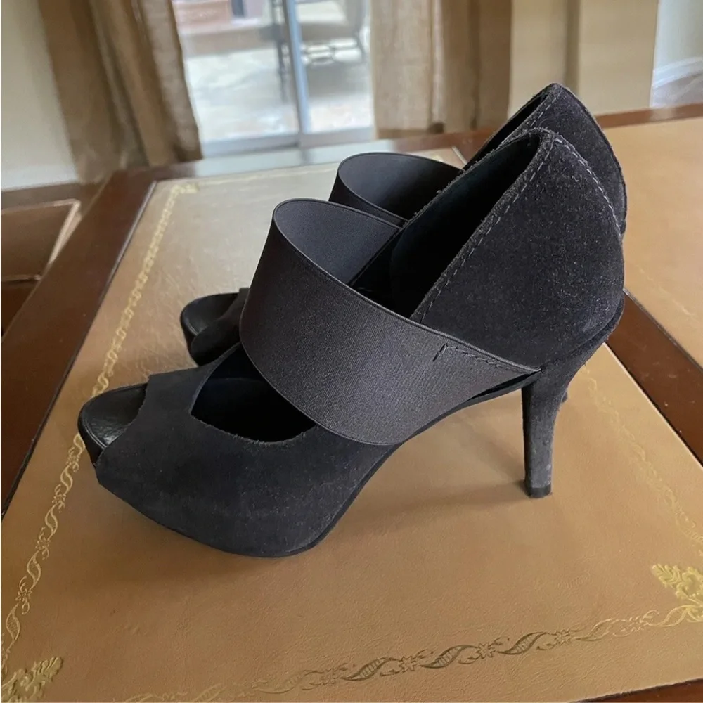 Pedro Garcia Banded Covered Platform Suede‎ Peep Toe Heel in Gray Suede 37 1/2